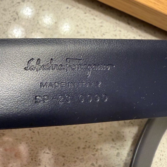 Salvatore Ferragamo Detachable Buckle Adjustable Black Leather Belt - Picture 8 of 12